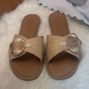 Universal thread shell sandal 7.5